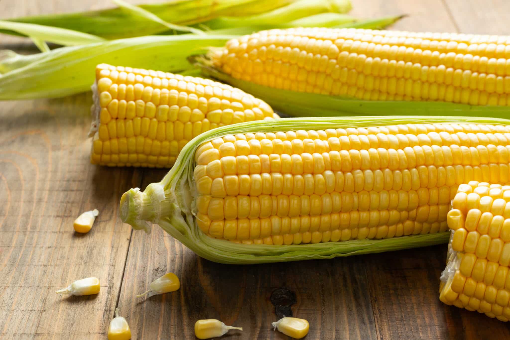 Watch Best way to cook corn on the cob with husk video at your convenience
